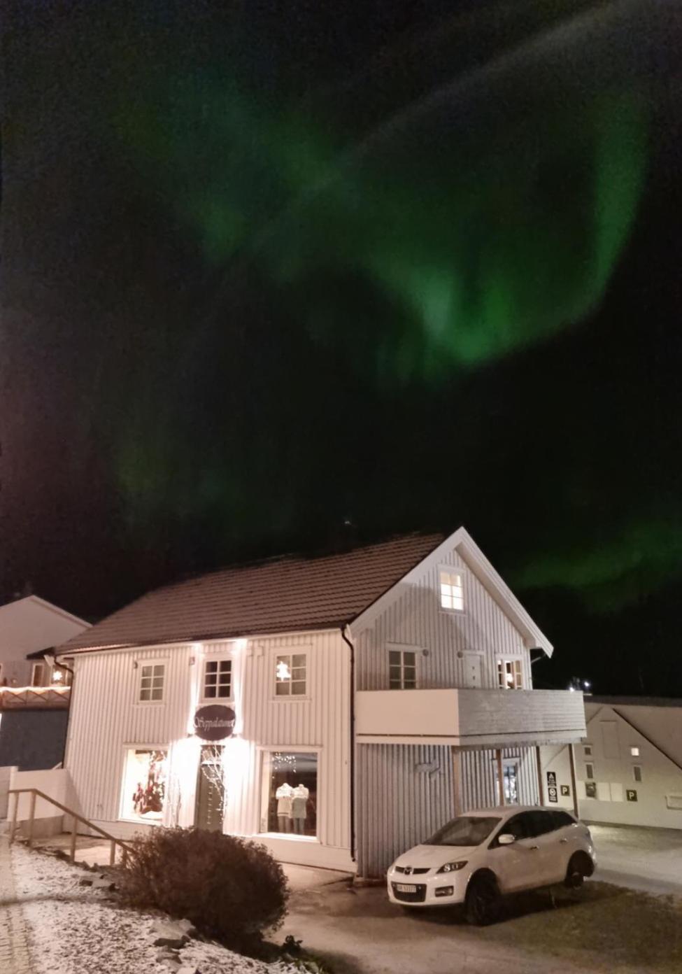 Loftsleilighet Midt I Sentrum Skjervoy Bagian luar foto